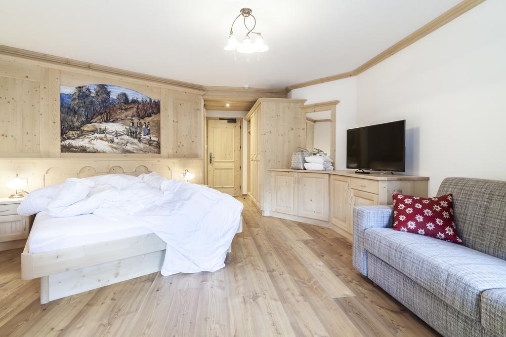 Dorfhotel Beludei Santa Cristina Val Gardena Rum bild