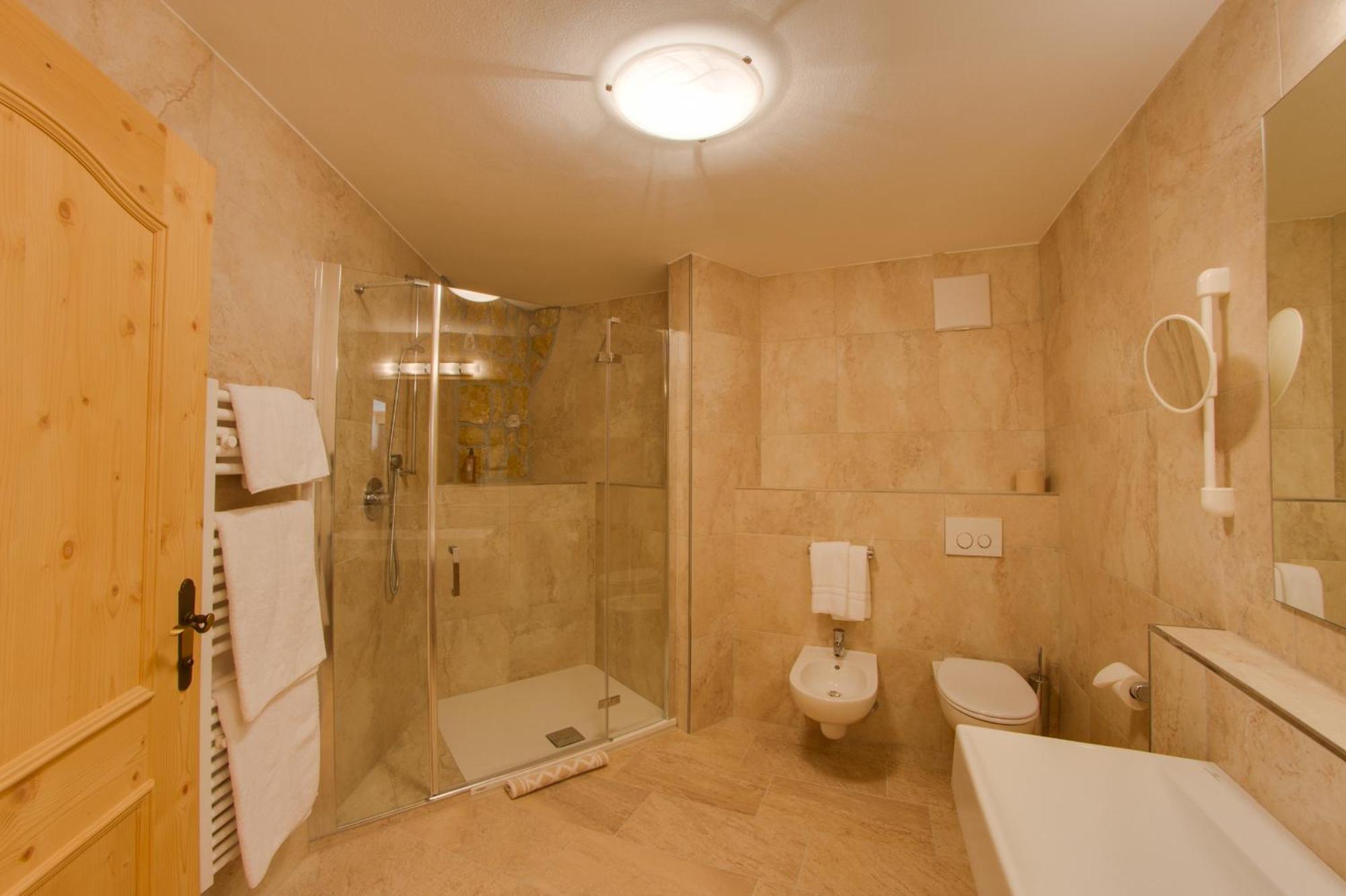 Dorfhotel Beludei Santa Cristina Val Gardena Rum bild