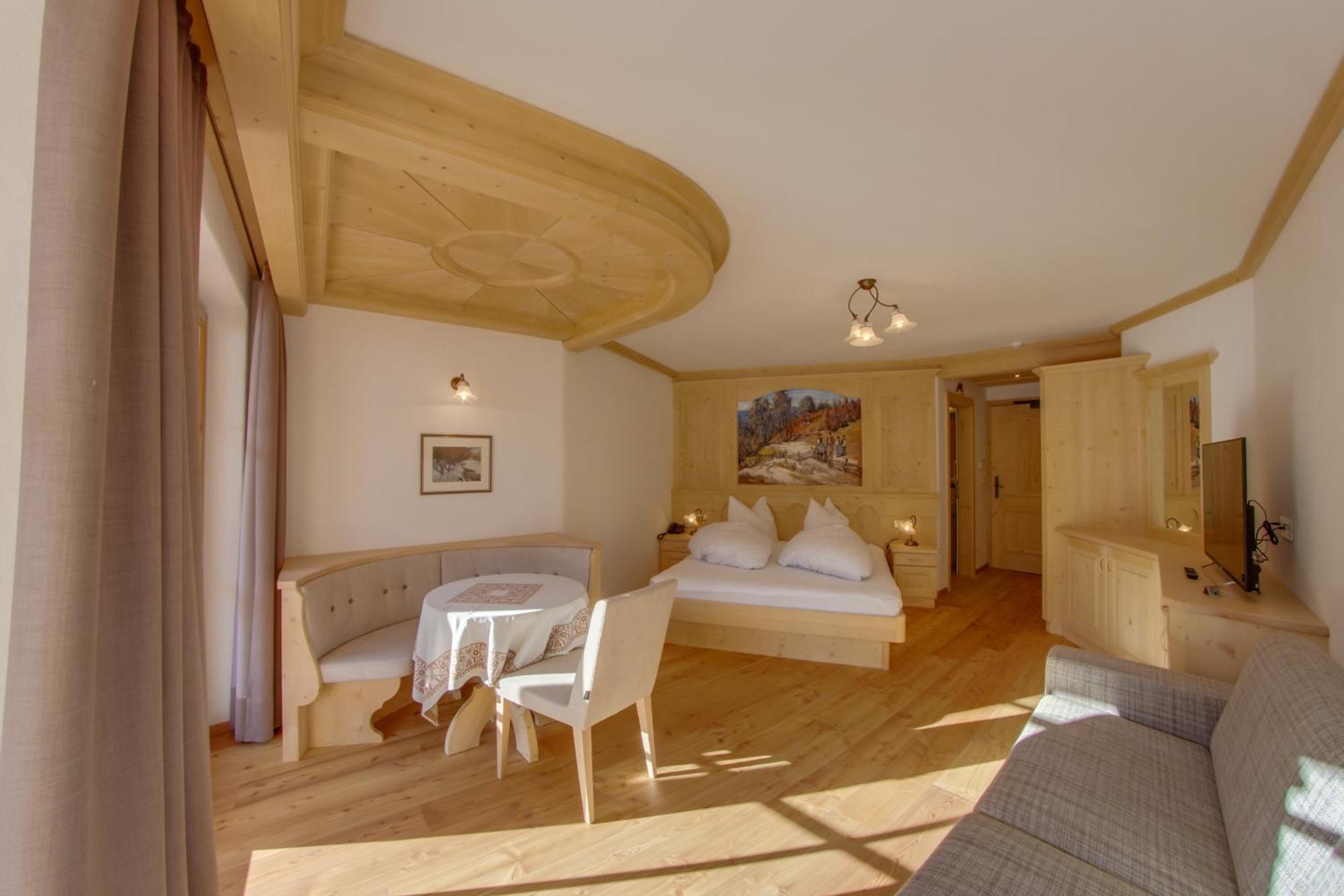 Dorfhotel Beludei Santa Cristina Val Gardena Rum bild