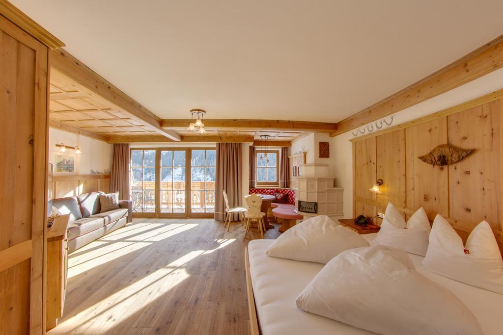 Dorfhotel Beludei Santa Cristina Val Gardena Rum bild